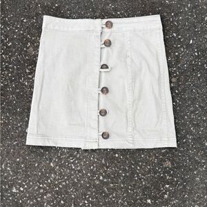 White/gray denim mini skirt with brown buttons